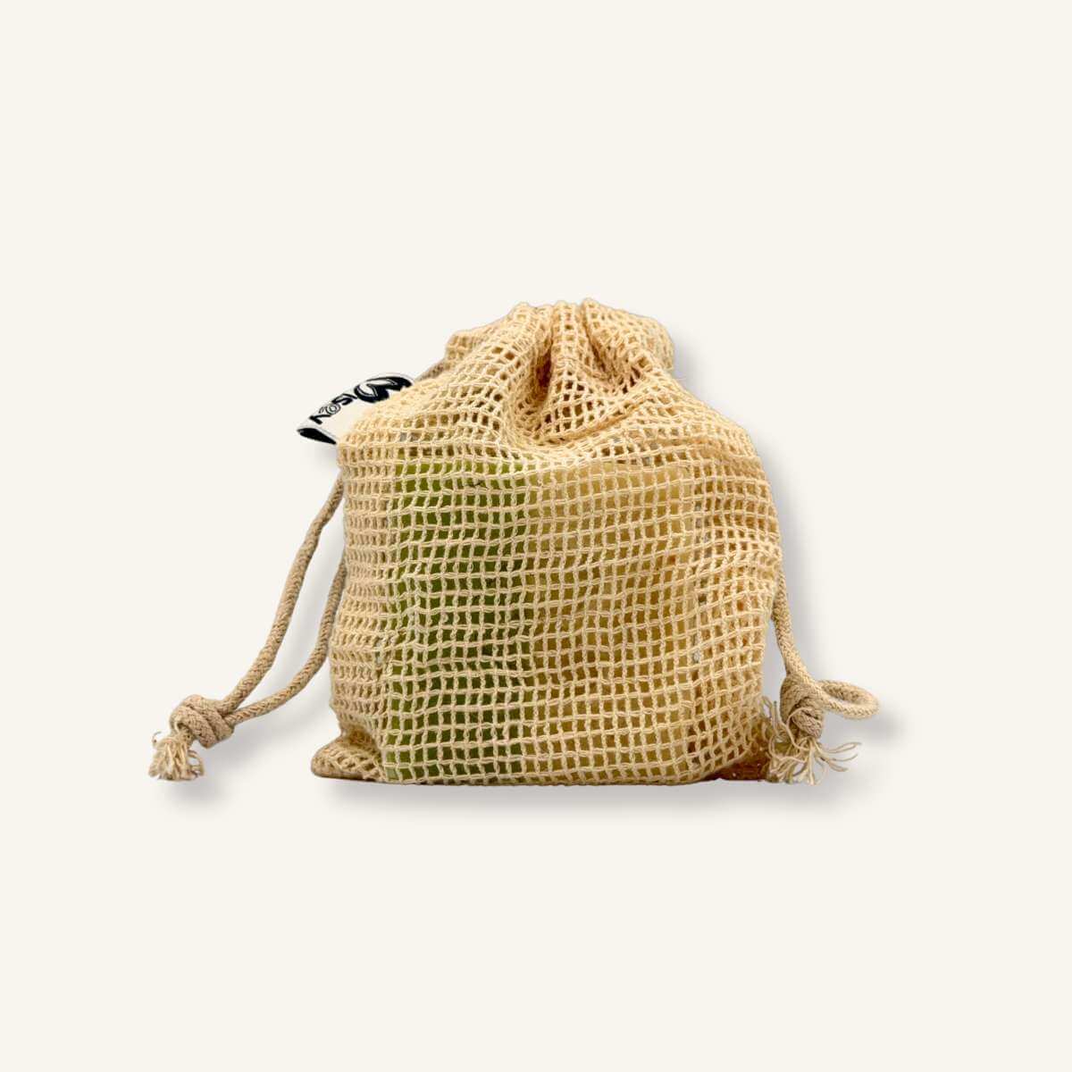 Bolsita de algodón orgánico Misey, con cordón de cierre, perfecta para llevar tus cosméticos sólidos de viaje o al gimnasio.