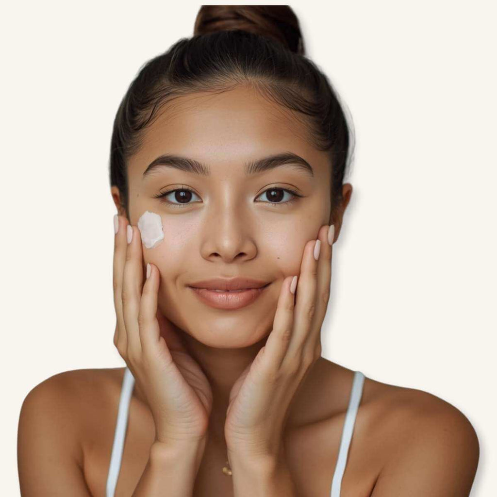  Mujer con piel luminosa y cuidada tras usar la rutina completa de cosmética natural Misey.