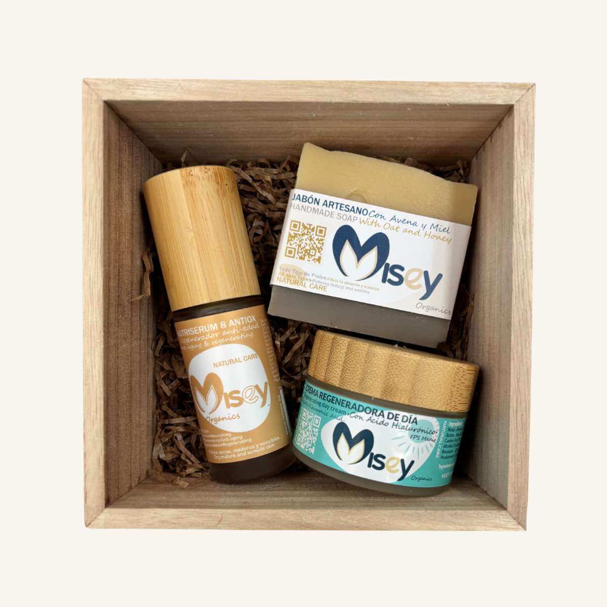 Pack de rutina facial completa Misey en caja de madera con jabón, sérum y cremas.